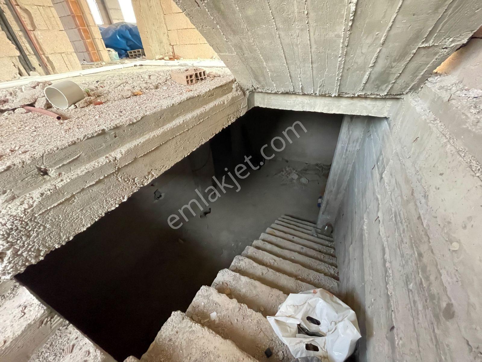 Uğur Emlak'tan Batısandal'da Satılık 3 Katlı Büyük Arsalı Villa — fotoğraf 21
