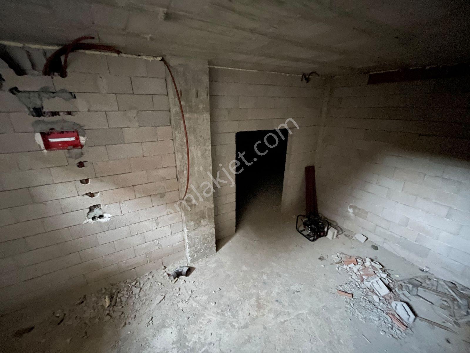 Uğur Emlak'tan Batısandal'da Satılık 3 Katlı Büyük Arsalı Villa — fotoğraf 22