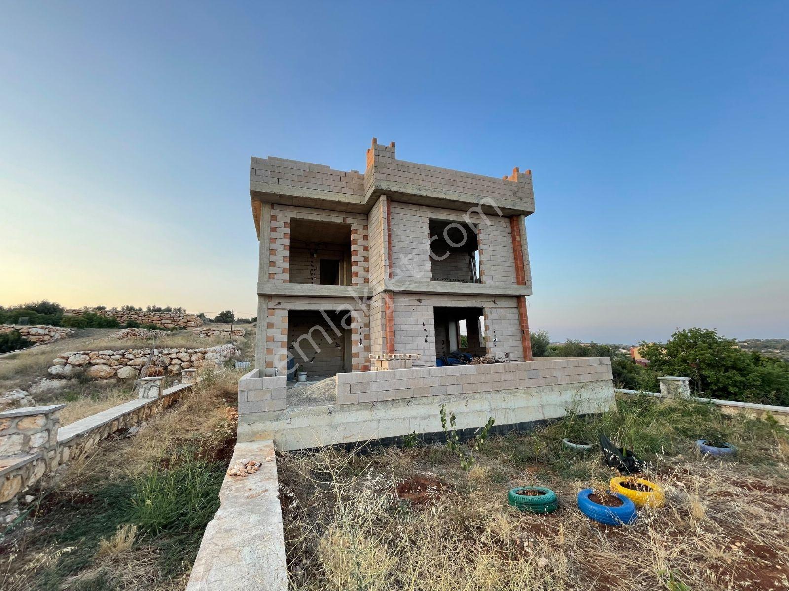 Uğur Emlak'tan Batısandal'da Satılık 3 Katlı Büyük Arsalı Villa — fotoğraf 28