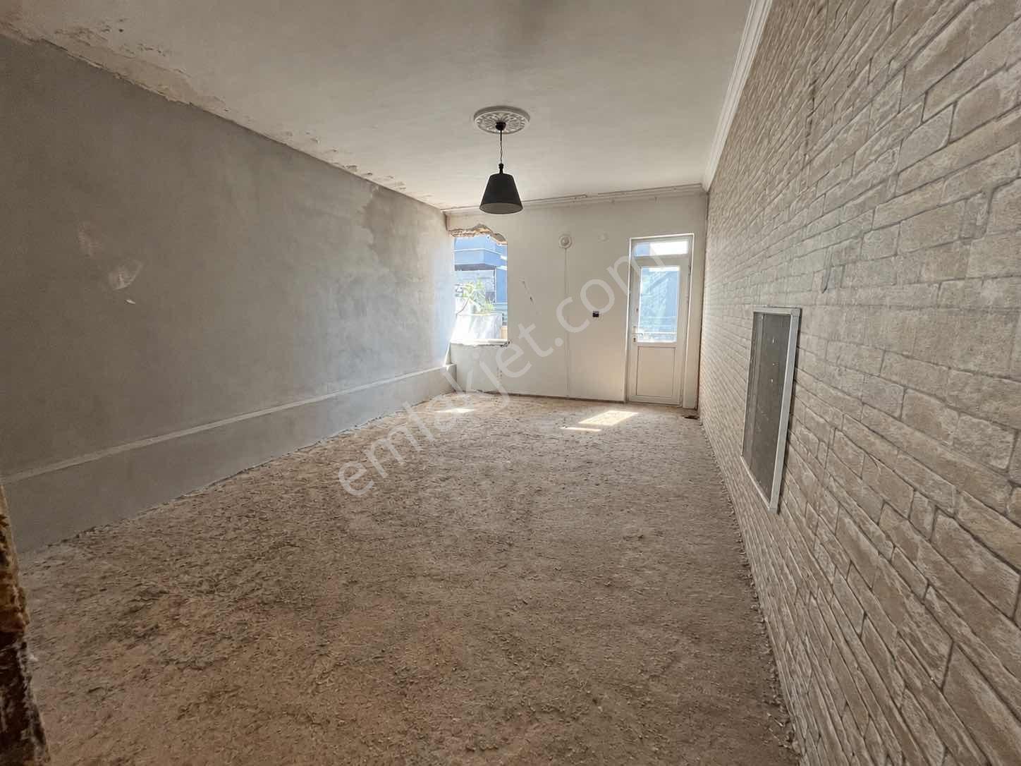 Altınova Orta Mahallede 183 M² Arsa Paylı 2+1 Müstakil Ev — fotoğraf 3
