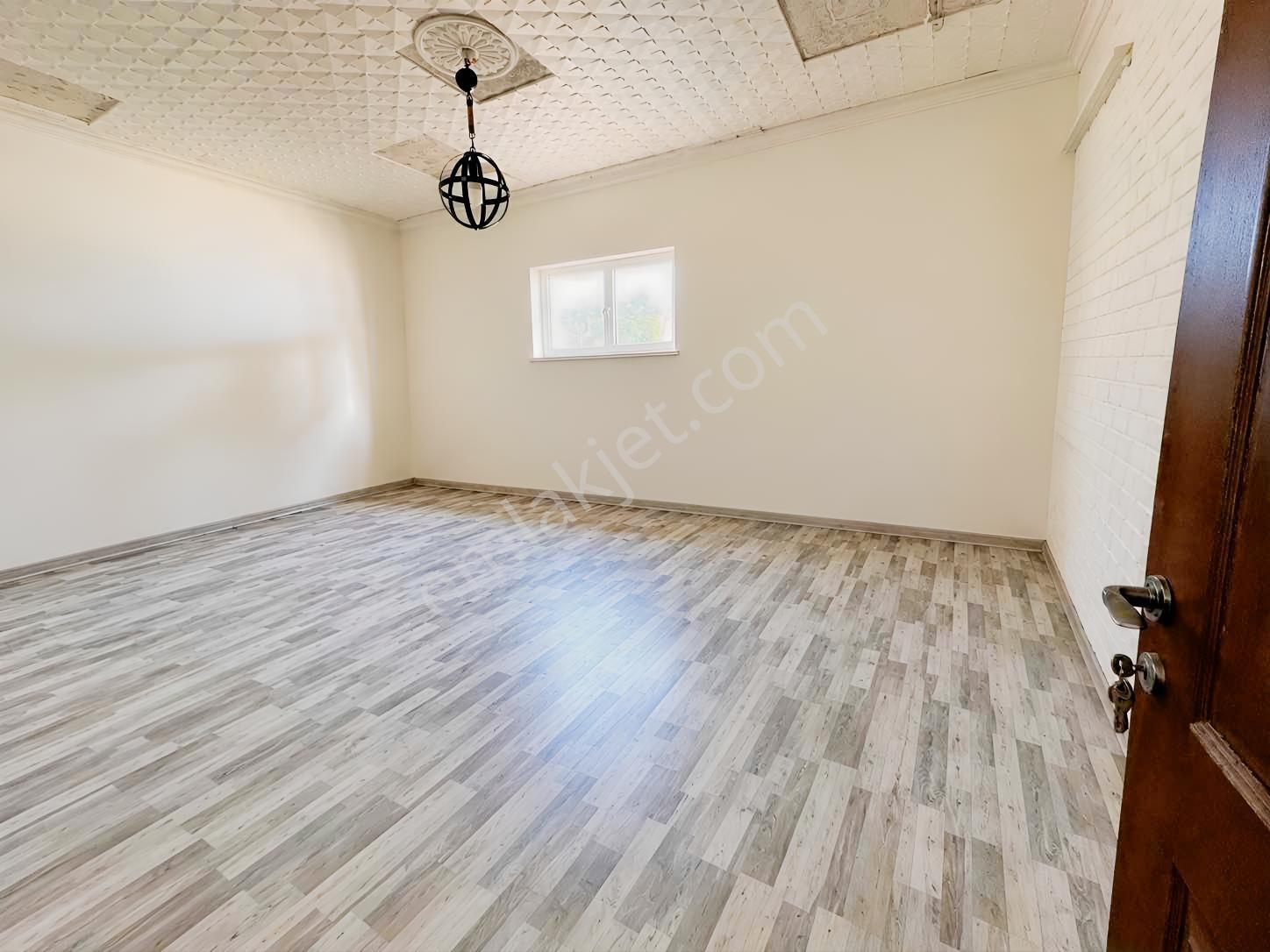 Altınova Orta Mahallede 183 M² Arsa Paylı 2+1 Müstakil Ev — fotoğraf 5