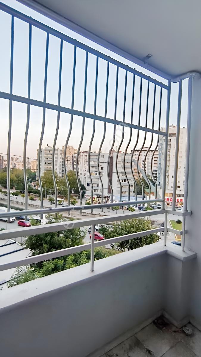 Adananın Merkezinde 3 Cephe 3 Balkonlu Geniş 3+1 Satılık Daire — fotoğraf 2