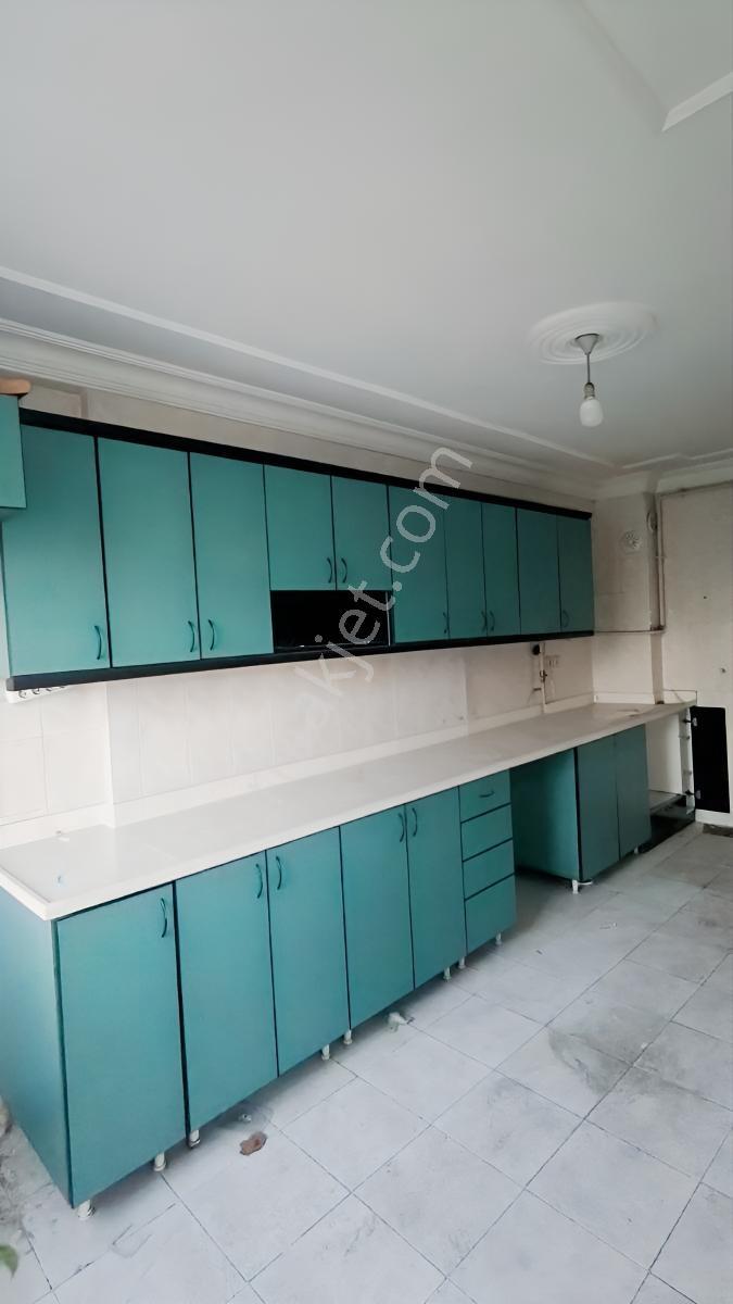 Adananın Merkezinde 3 Cephe 3 Balkonlu Geniş 3+1 Satılık Daire — fotoğraf 3