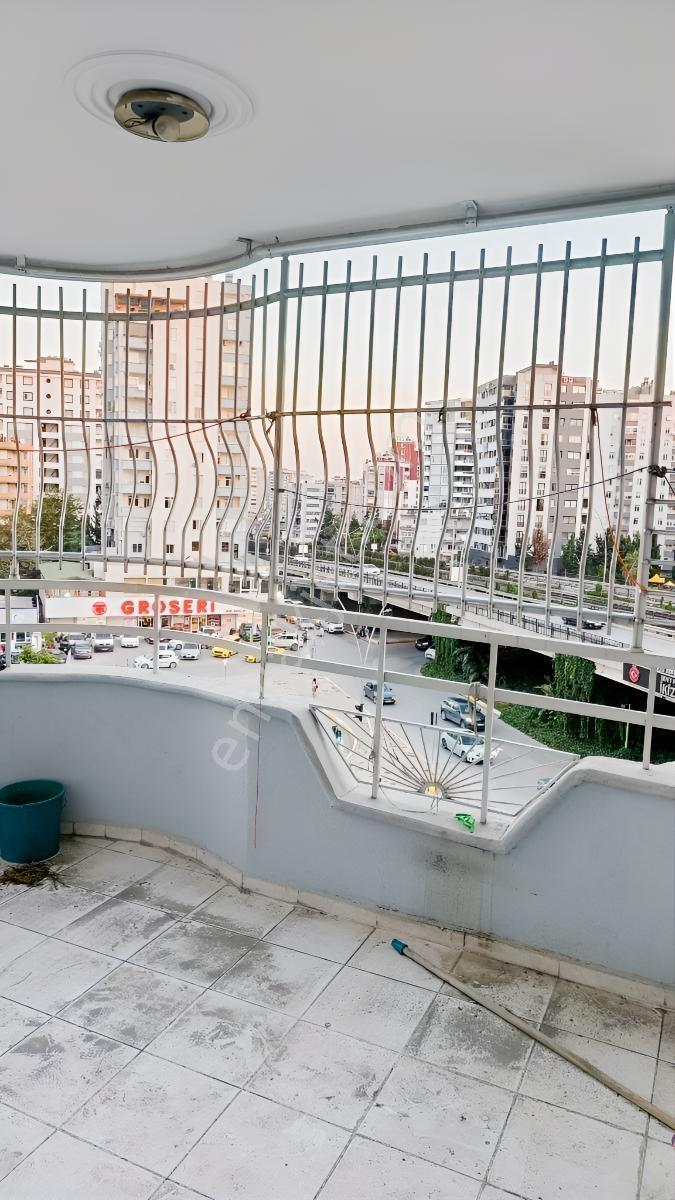 Adananın Merkezinde 3 Cephe 3 Balkonlu Geniş 3+1 Satılık Daire — fotoğraf 13