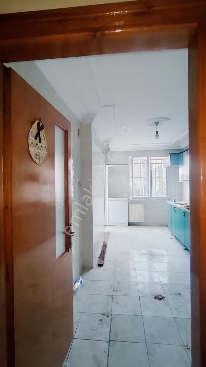 Adananın Merkezinde 3 Cephe 3 Balkonlu Geniş 3+1 Satılık Daire — fotoğraf 17