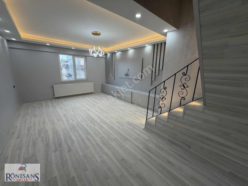Rönesans Emlak'tan Cumhuriyet Mah. 5+1 Satılık Dubleks — fotoğraf 12