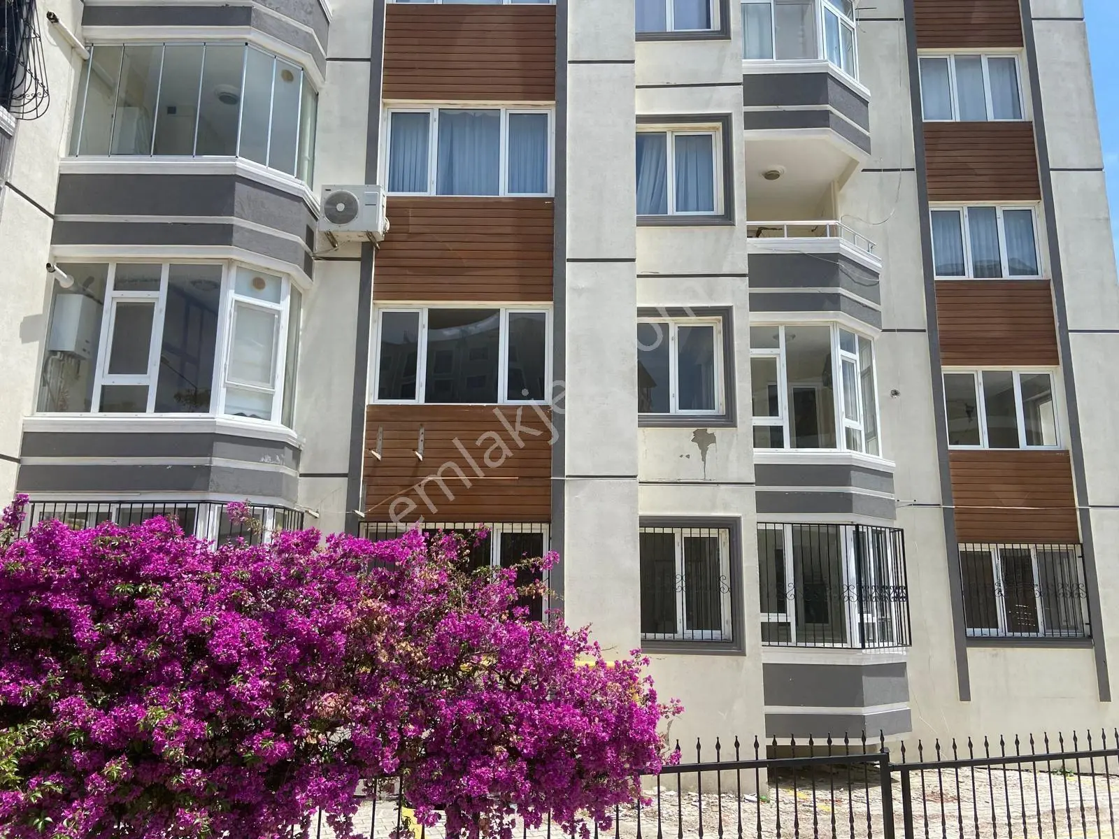 Defne Armutlu’Da Köprü Başında Doğalgazlı 3+1 Satılık Daire