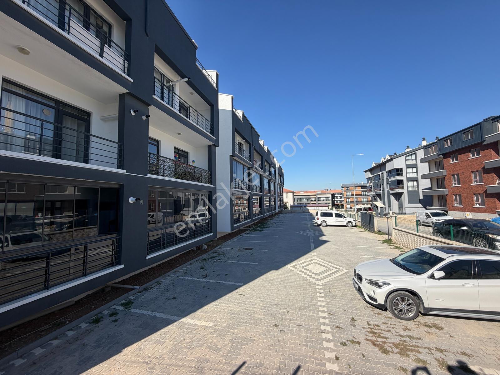 İncekte Teraslı Yüksek Kira Getirili Merkezi Konumda Satılık 2+1 — fotoğraf 17