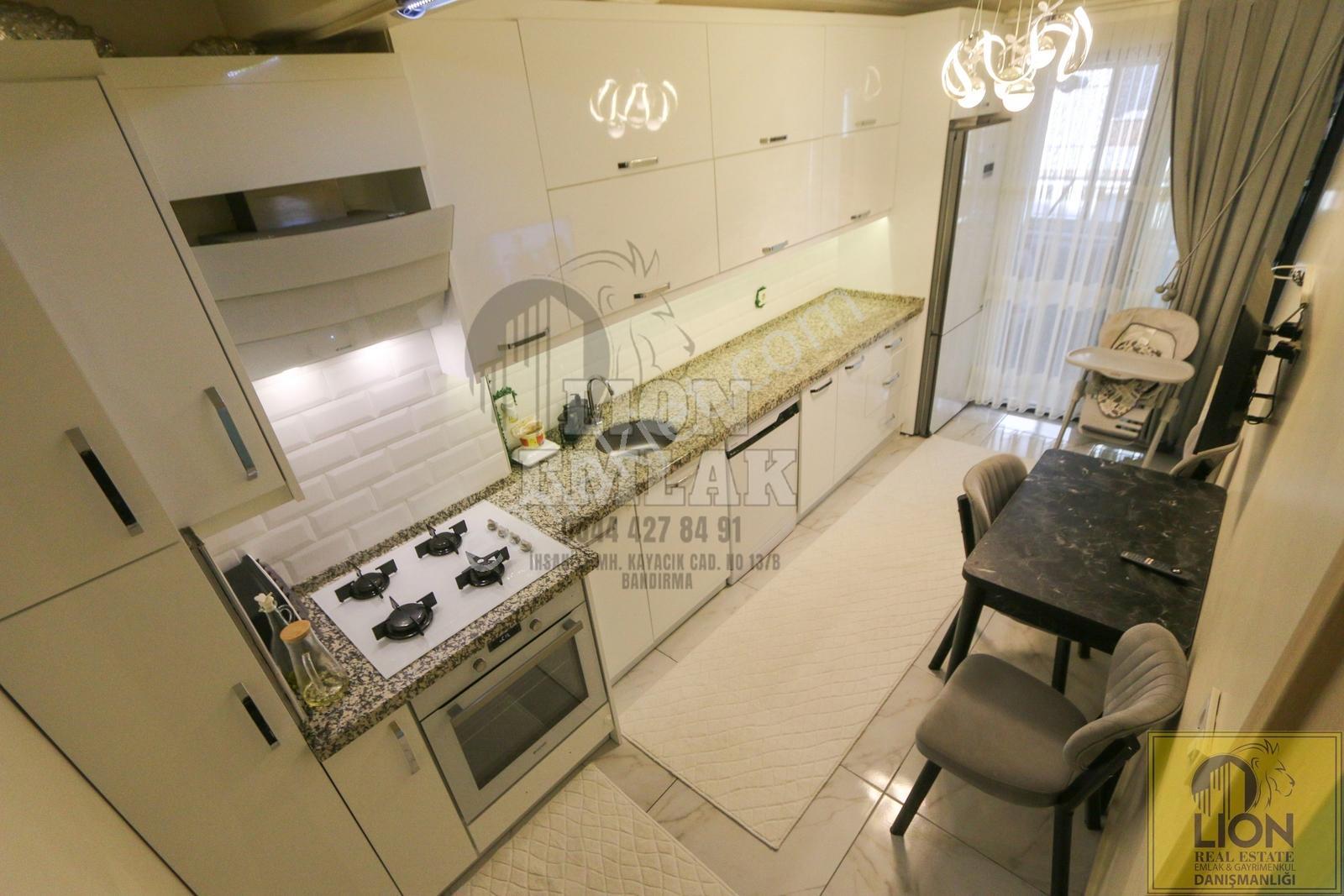 Lıon Emlak'tan Kapalı Pazar Yakını Ara Kat Balkonlu 2+1 Daire — fotoğraf 11