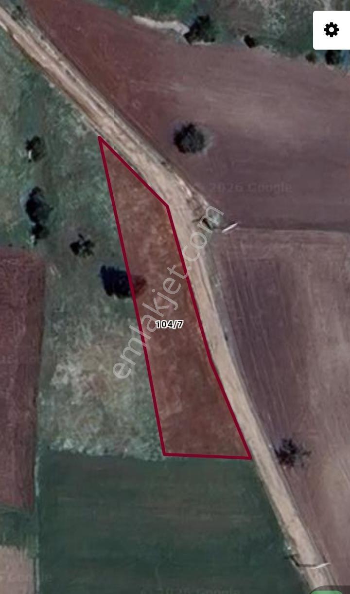 Burdur Yeşilova ' Da 1070 M2 Satılık Tarla.