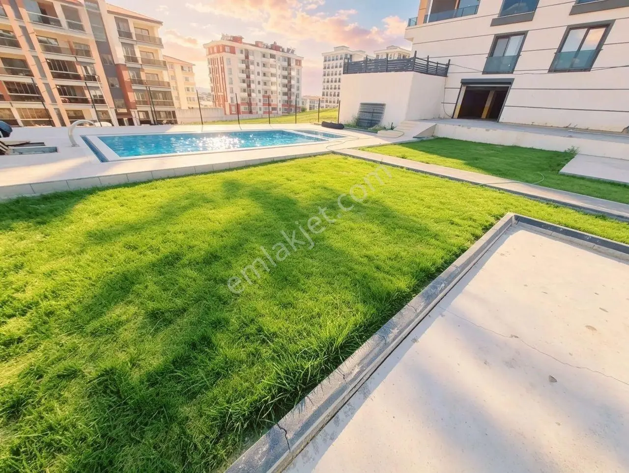 Uytundan Edremit'de Sitede Havuzlu Otoparklı 3+1 Bahçe Dubleksi — fotoğraf 32