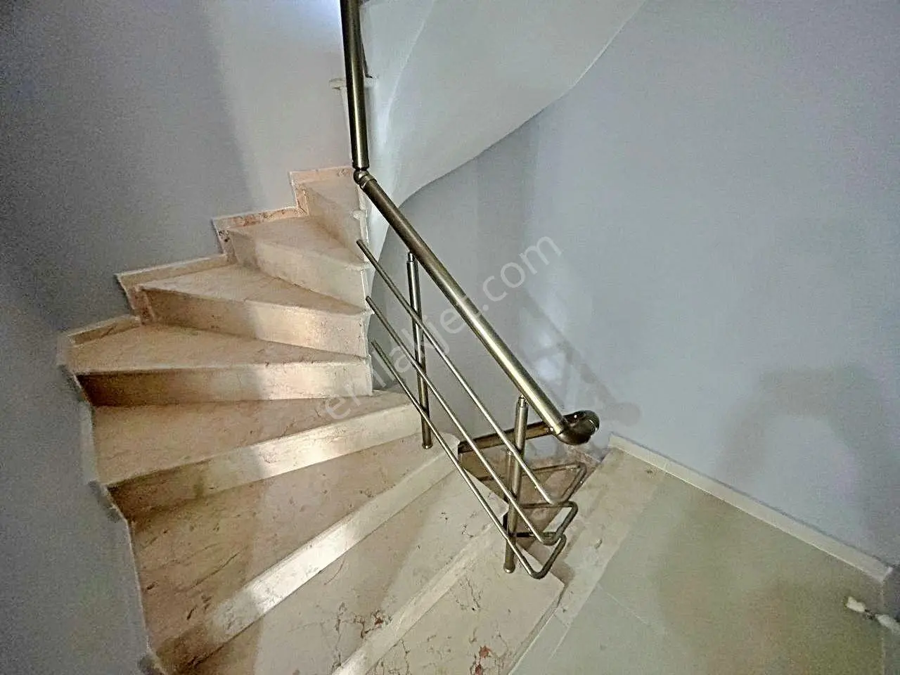 Uytundan Akçay'da Denize 400 Metre 3+1 Bahçeli Satılık Villa — fotoğraf 3