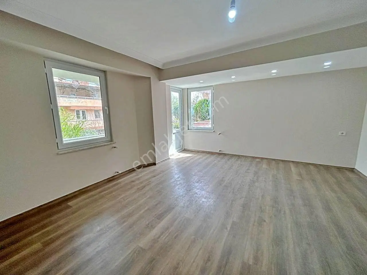 Uytundan Akçay'da Denize 400 Metre 3+1 Bahçeli Satılık Villa — fotoğraf 7