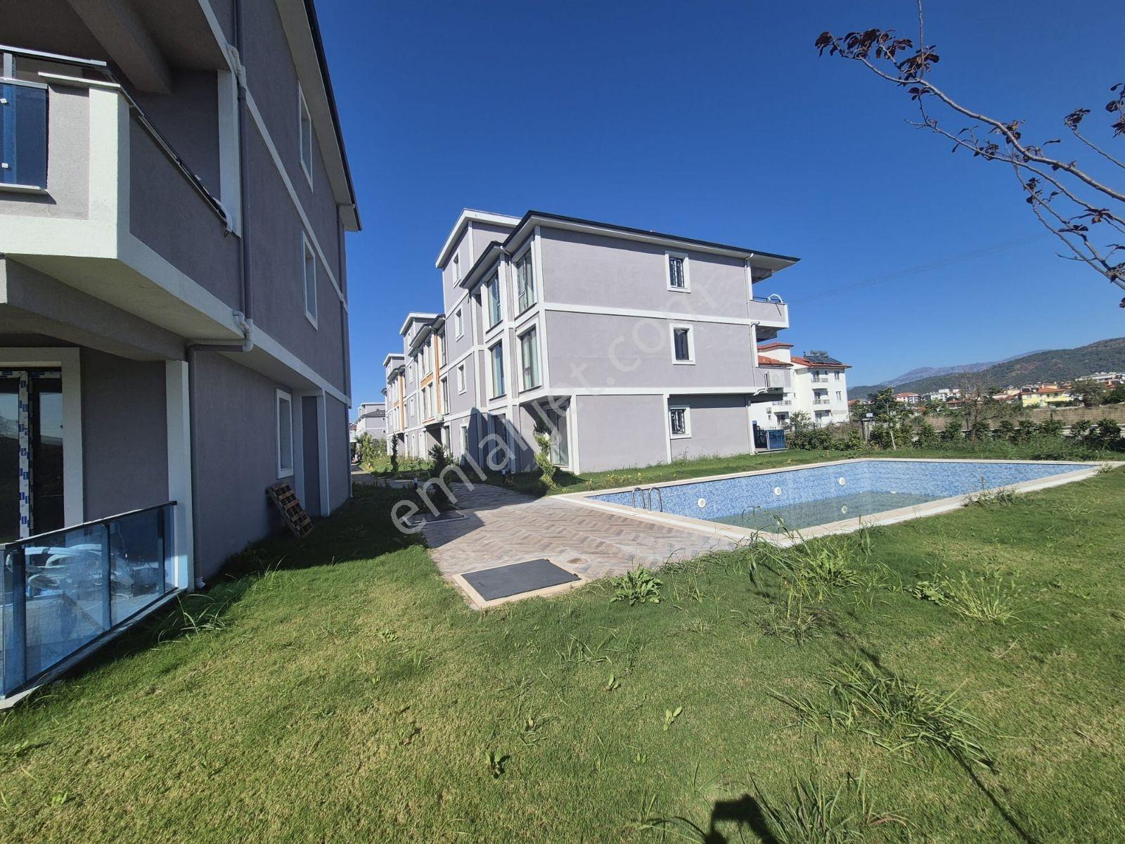 Rotam Emlak'tan Ortaca Havuzlu Sitede Satılık 2+1 Ara Kat Daire — fotoğraf 2
