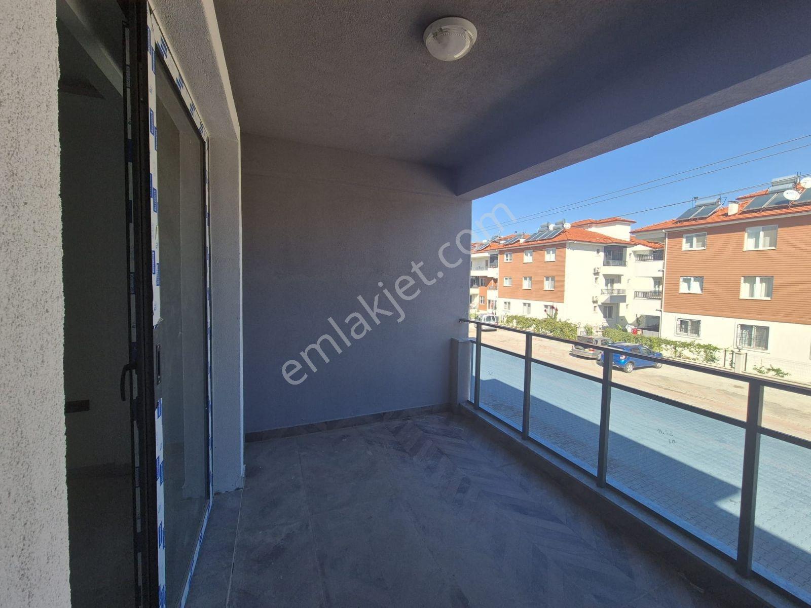 Rotam Emlak'tan Ortaca Havuzlu Sitede Satılık 2+1 Ara Kat Daire — fotoğraf 7