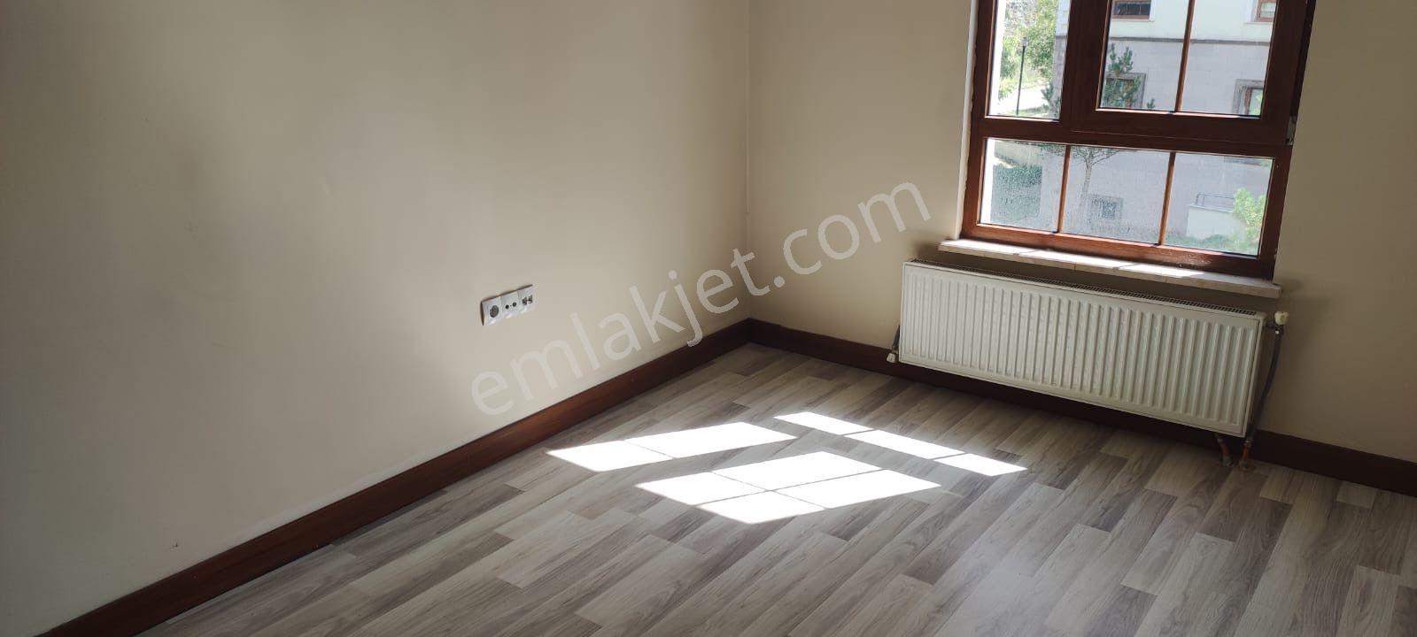 Ardahan Merkez’de Site İçinde 2+1 | 85 M² Net | Balkonlu | Krediye Uygun — fotoğraf 4