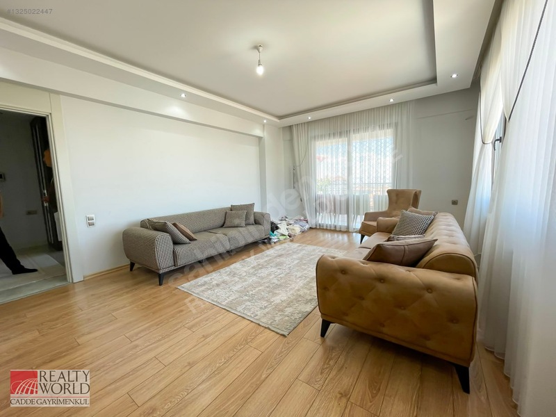 Rw'den Güngör Caddesi Milano Venüs Sitesinde 3+1 Satılık Daire — fotoğraf 2