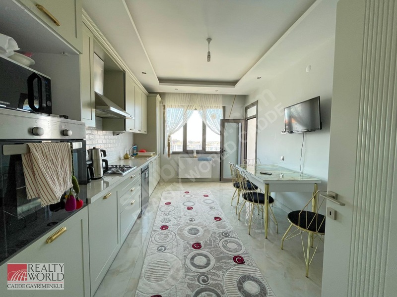 Rw'den Güngör Caddesi Milano Venüs Sitesinde 3+1 Satılık Daire — fotoğraf 3