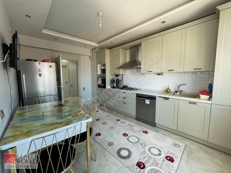 Rw'den Güngör Caddesi Milano Venüs Sitesinde 3+1 Satılık Daire — fotoğraf 5