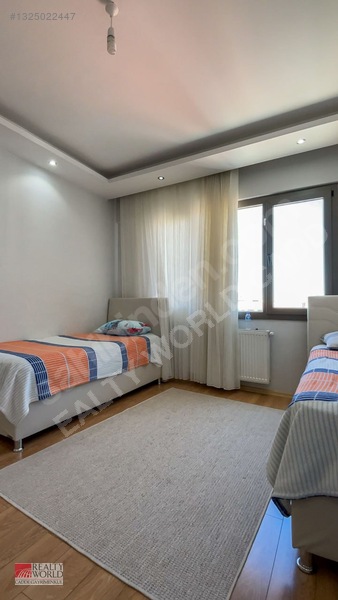 Rw'den Güngör Caddesi Milano Venüs Sitesinde 3+1 Satılık Daire — fotoğraf 9