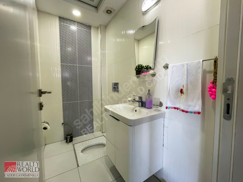 Rw'den Güngör Caddesi Milano Venüs Sitesinde 3+1 Satılık Daire — fotoğraf 12