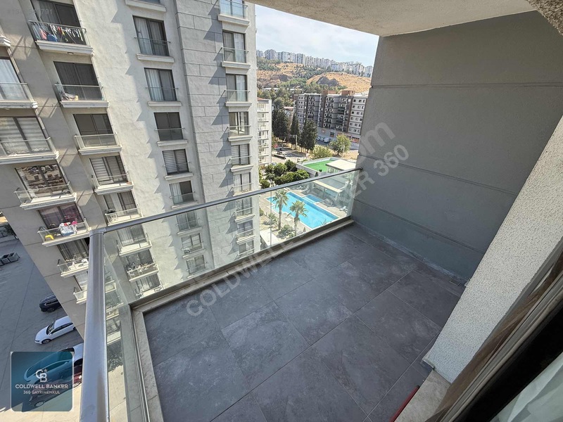 Çiğli Marka 333 Sitesinde Büyük Tip Eşyasız Kiralık 1+1 Daire — fotoğraf 9