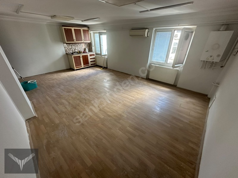 Metroya 1 Dk 40M2 Mutfaklı Ofis İşhanı İçerisinde Cadde Üzeri
