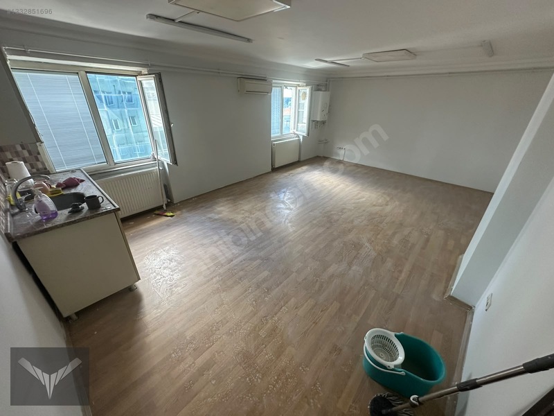 Metroya 1 Dk 40m2 Mutfaklı Ofis İşhanı İçerisinde Cadde Üzeri — fotoğraf 4