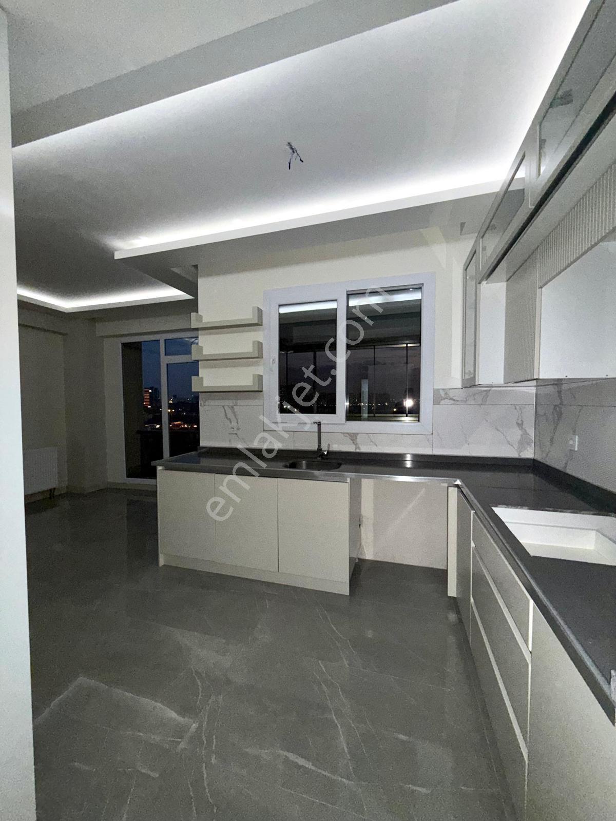 Araştırma Karşısı 2 Banyolu 2.5+1 Ultra Lüx Sıfır Ayarında — fotoğraf 9