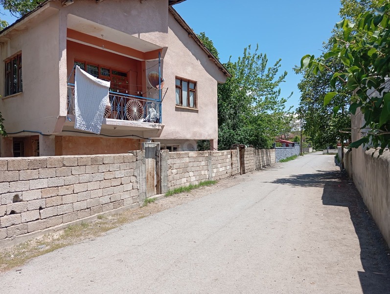 Kışla Mahallesi'nde Kazım Karabekir Okulu Arkasında 628 M2 Arsa — fotoğraf 4