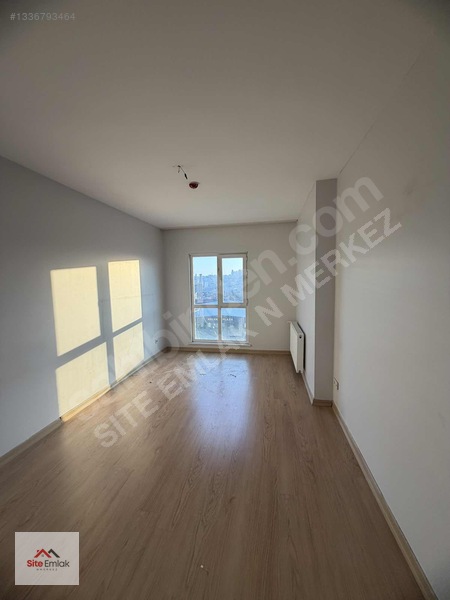 Özyurtlar Nmerkez Sitesi De Satılık Boş 1+1 — fotoğraf 4
