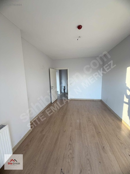 Özyurtlar Nmerkez Sitesi De Satılık Boş 1+1 — fotoğraf 5