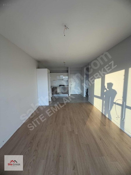 Özyurtlar Nmerkez Sitesi De Satılık Boş 1+1 — fotoğraf 9