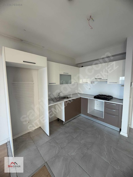 Özyurtlar Nmerkez Sitesi De Satılık Boş 1+1 — fotoğraf 10