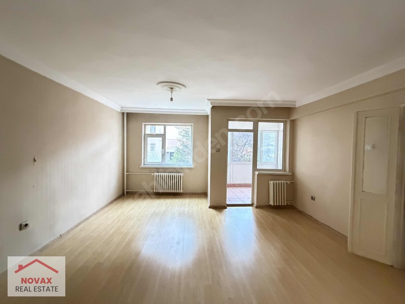 Batıkentin Merkezi Konumunda Güneş Kent Sitesinde 3+1 Ara Kat — fotoğraf 2