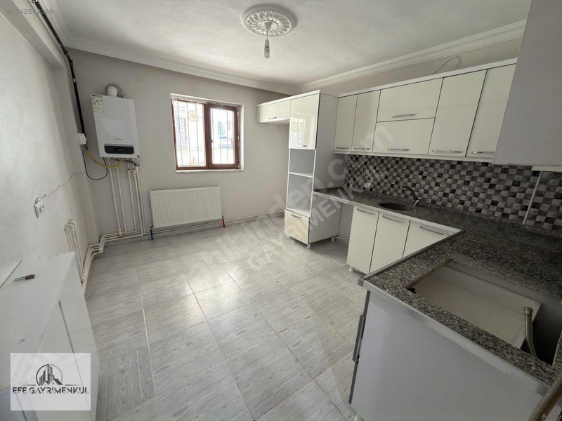 Efe Gayrimenkul'den Memur-sen'de Kiralık 3+1 140 M2 Yarı Bodrum — fotoğraf 2