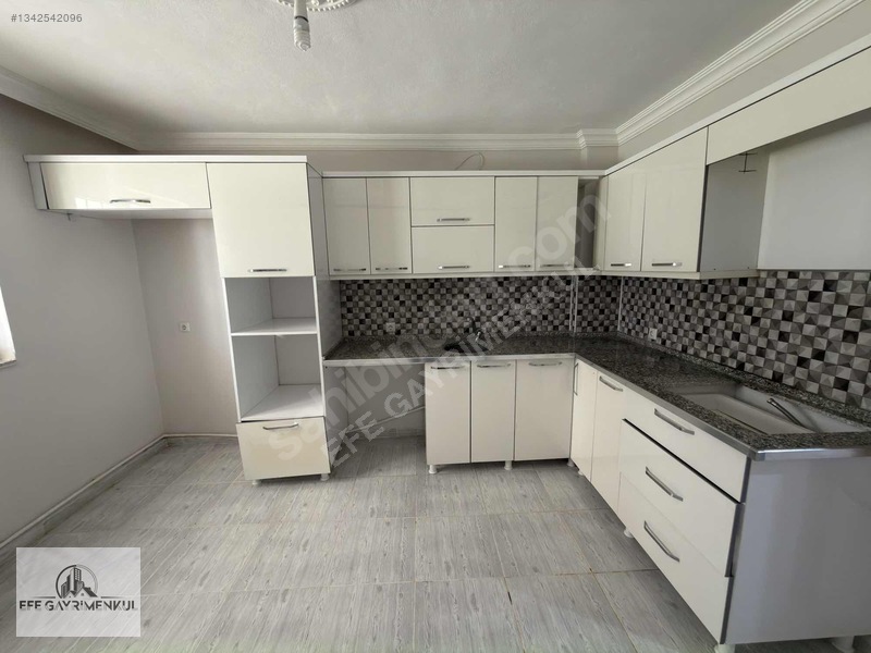 Efe Gayrimenkul'den Memur-sen'de Kiralık 3+1 140 M2 Yarı Bodrum — fotoğraf 3