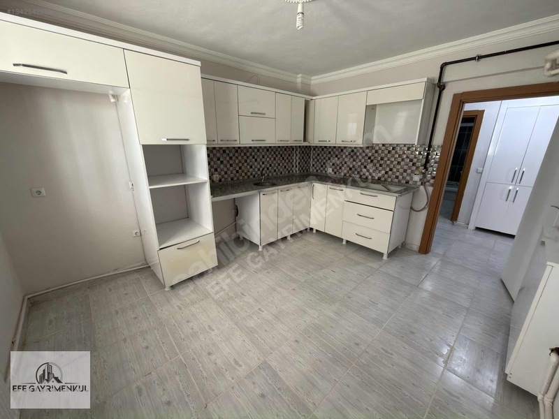 Efe Gayrimenkul'den Memur-sen'de Kiralık 3+1 140 M2 Yarı Bodrum — fotoğraf 4