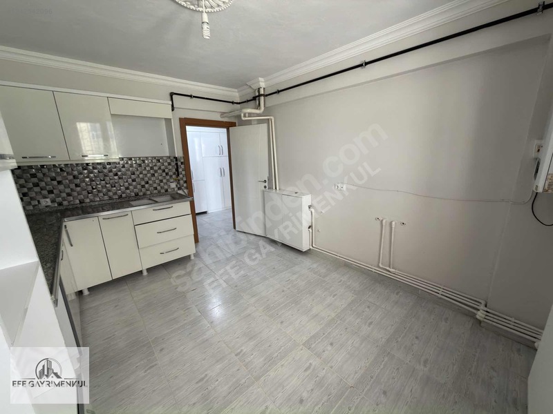 Efe Gayrimenkul'den Memur-sen'de Kiralık 3+1 140 M2 Yarı Bodrum — fotoğraf 5