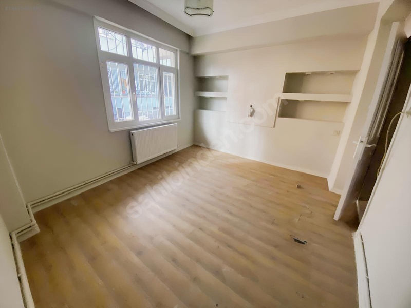 Metroya 10 Dk Yürüme M Boyası Yapılmış Kiralık Mustakil Ev