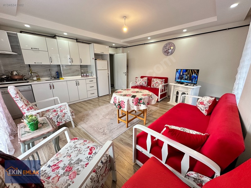 Ekin Emlak; Full Eşyalı; Tramvayda Yakın, Kiralık Geniş 1+1 — fotoğraf 3