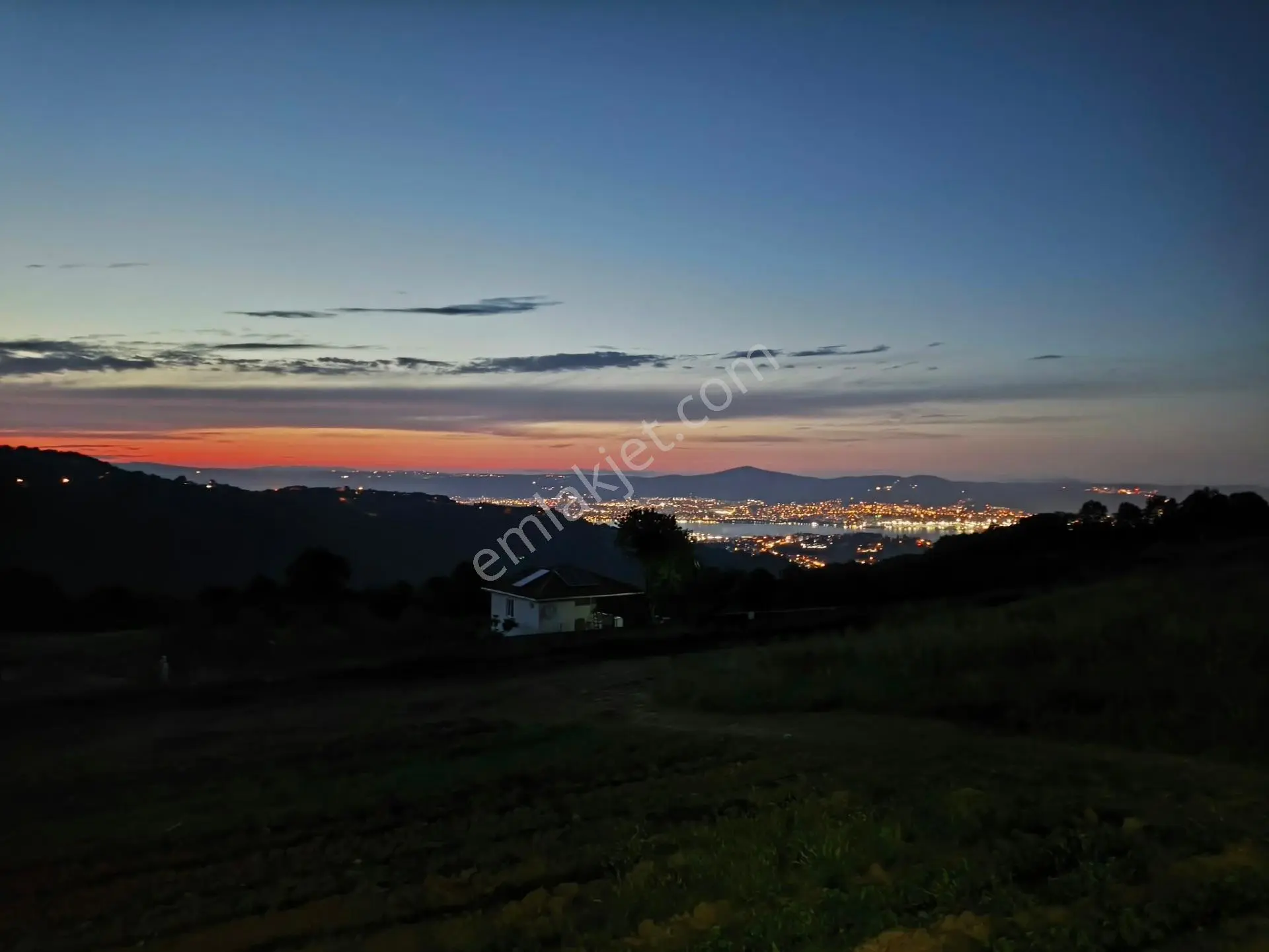 Aydın Emlak’tan İhsaniye’de Deniz Ve Doğa Manzaralı Ev+arazi