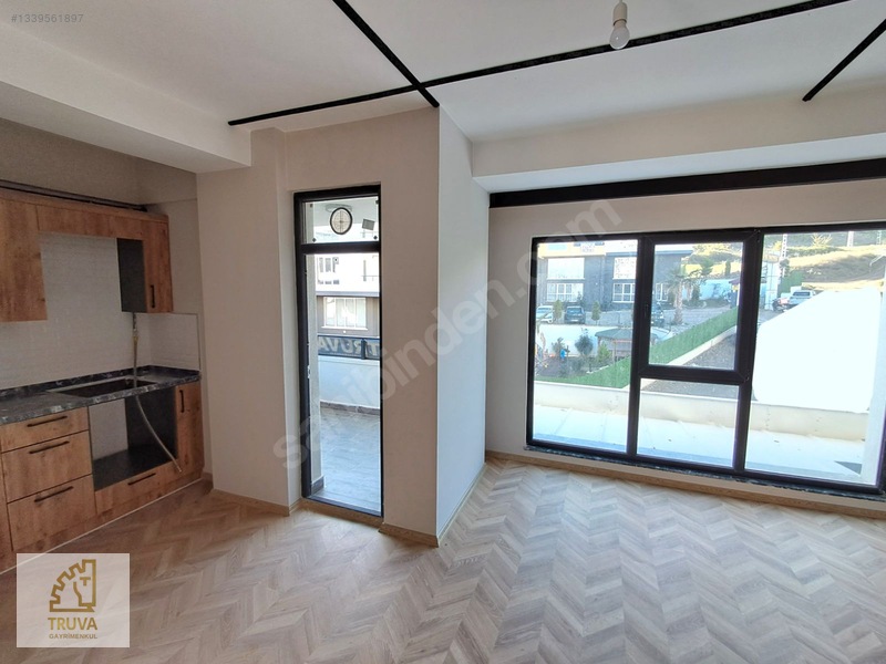 Truva//Eminevime Uygun Kiracılı İskanlı Kombili Satılık 1+1