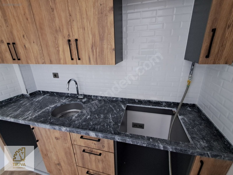 Truva//eminevime Uygun Kiracılı İskanlı Kombili Satılık 1+1 — fotoğraf 21