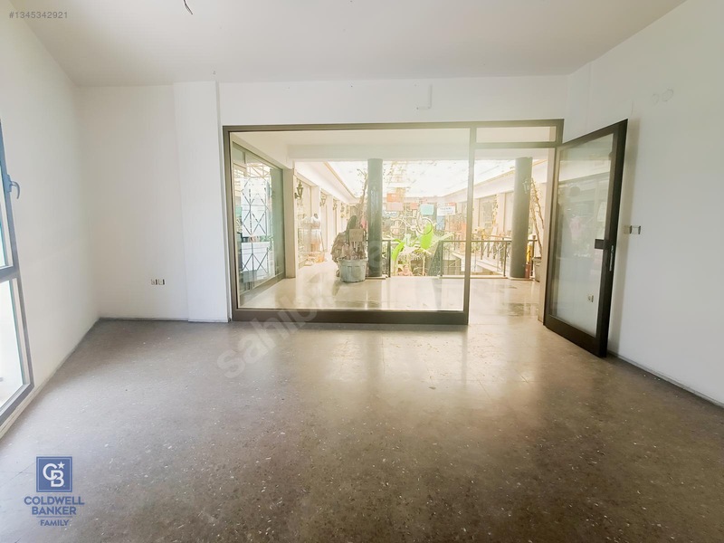İzmir, Kemeraltı, Antikacılar Çarşısı 40 M2 Kiralık Dükkan — fotoğraf 3