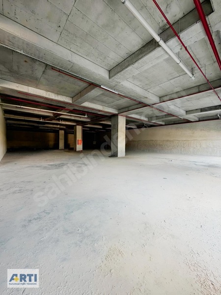 Ana Arter Üzerinde 1.550 M2 - H:6 Metre - Sıfır Projede Kiralık — fotoğraf 24