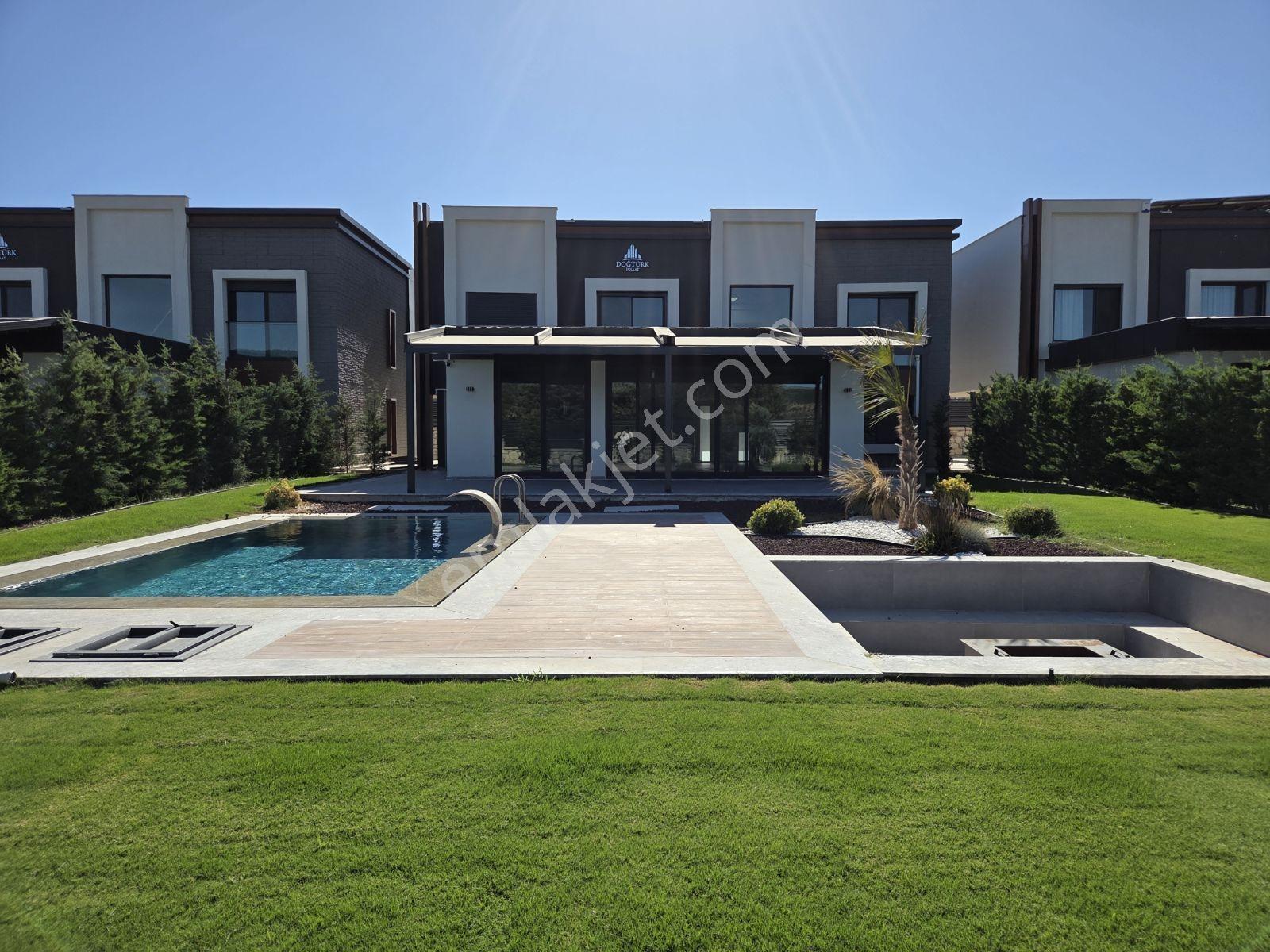 Urla Kuşçularda Ayrıcalıklı Ve Tam Müstakil Villa
