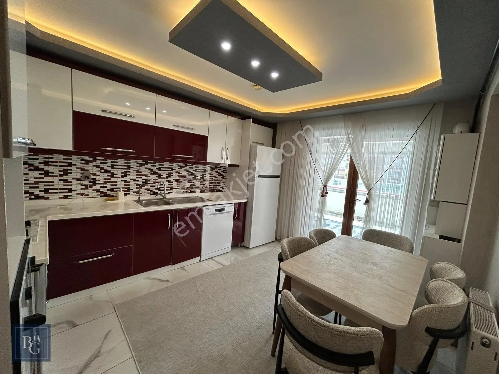 Cadde Üzeri Sitede Asansörlü Çift Banyolu Ultra Yapılı 160m² 3+1 — fotoğraf 3