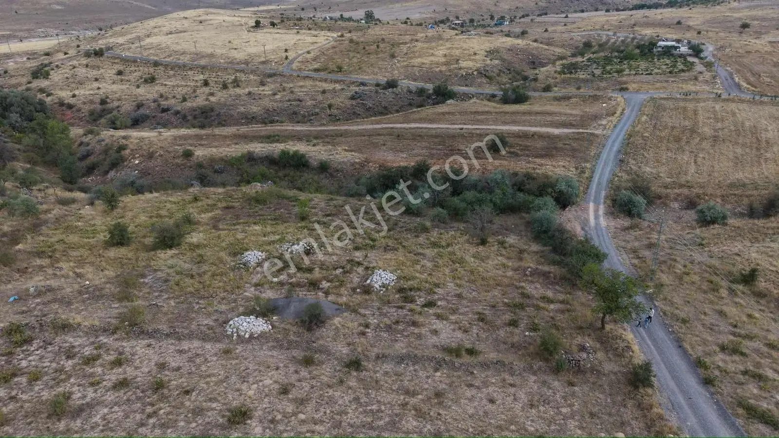 Ağırnas'da Asvalt Yol Kenarı 3.760 M2 Bağ — fotoğraf 2
