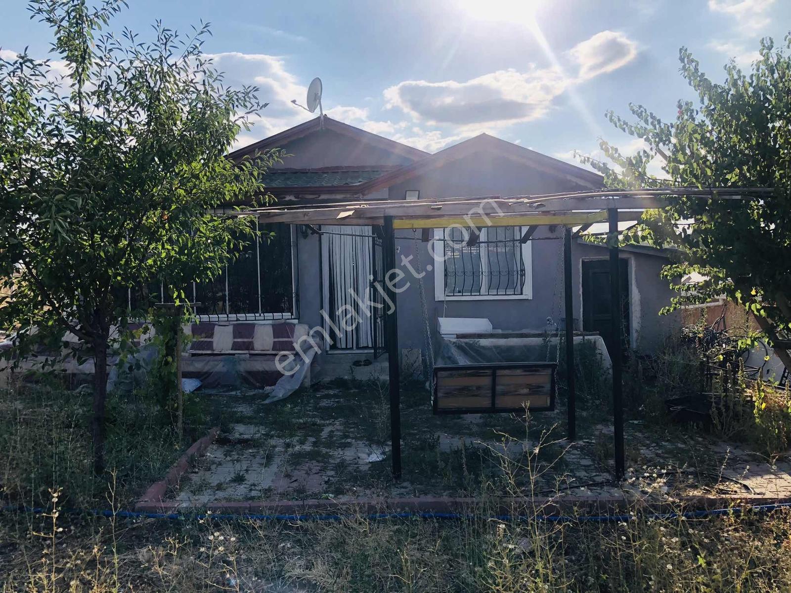 Winnest'ten Kavaklı Köyünde İçinde 2+1 Betonarme Evli Arsa